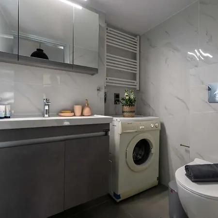Skyhigh Haven Apartment *