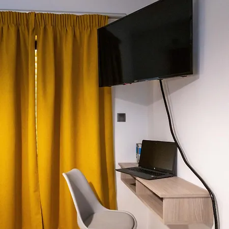 Skyhigh Haven Апартаменты Каламата